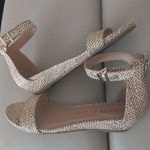 Kenneth Cole Reaction Great Viber Natural Raffia Ankle-Strap Sandals Size 8